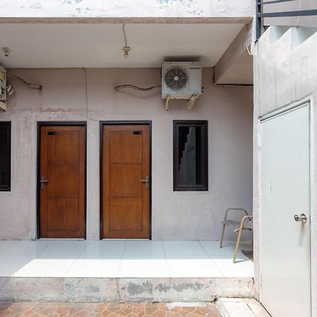 Reddoorz At Osuko Residence Sukomanunggal Jaya Sorabaya Extérieur photo