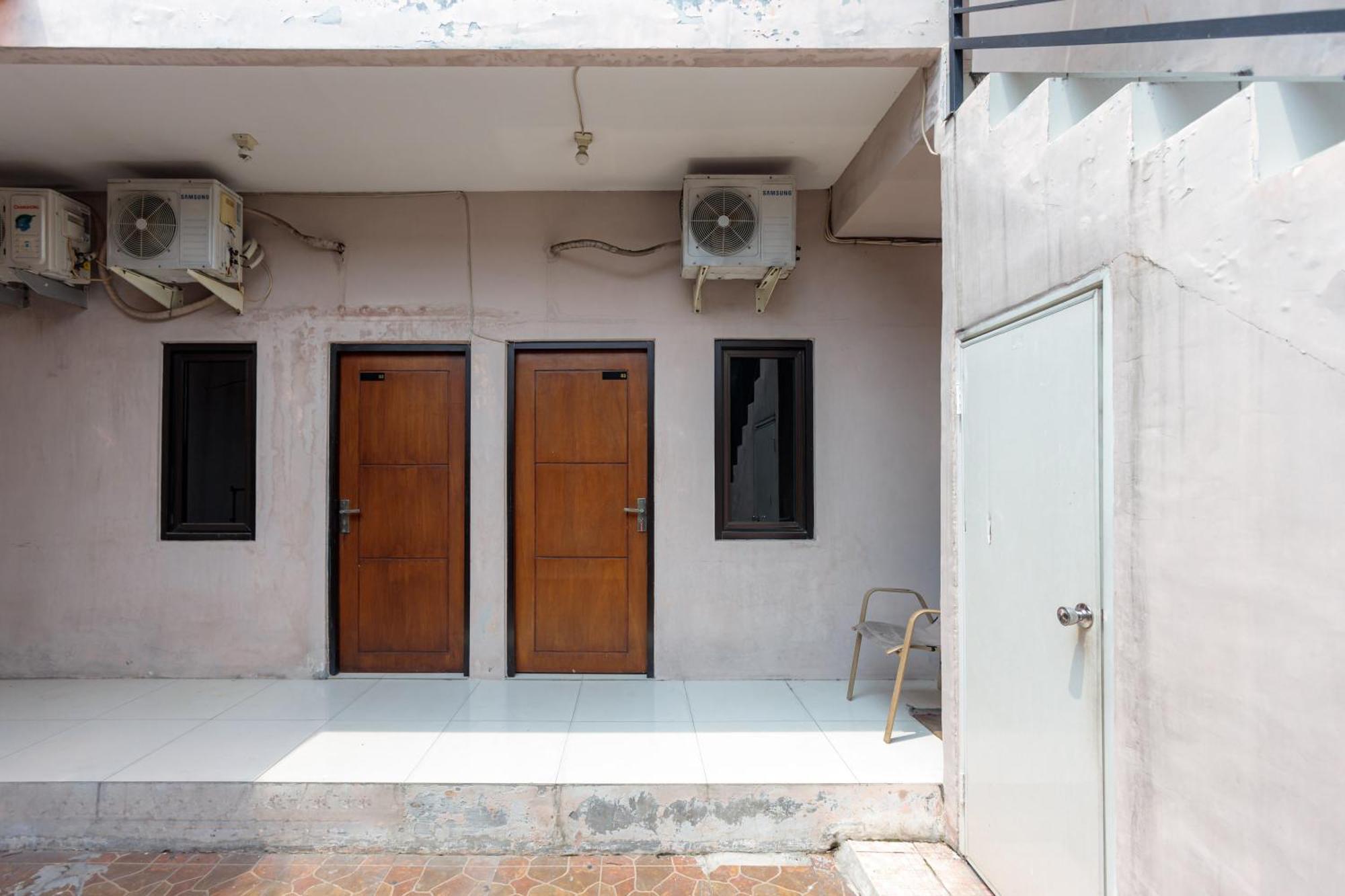 Reddoorz At Osuko Residence Sukomanunggal Jaya Sorabaya Extérieur photo