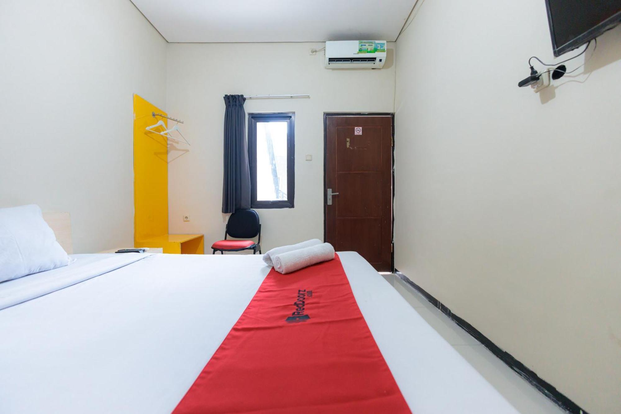Reddoorz At Osuko Residence Sukomanunggal Jaya Sorabaya Extérieur photo