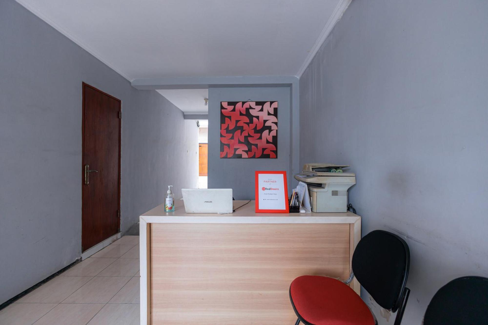 Reddoorz At Osuko Residence Sukomanunggal Jaya Sorabaya Extérieur photo