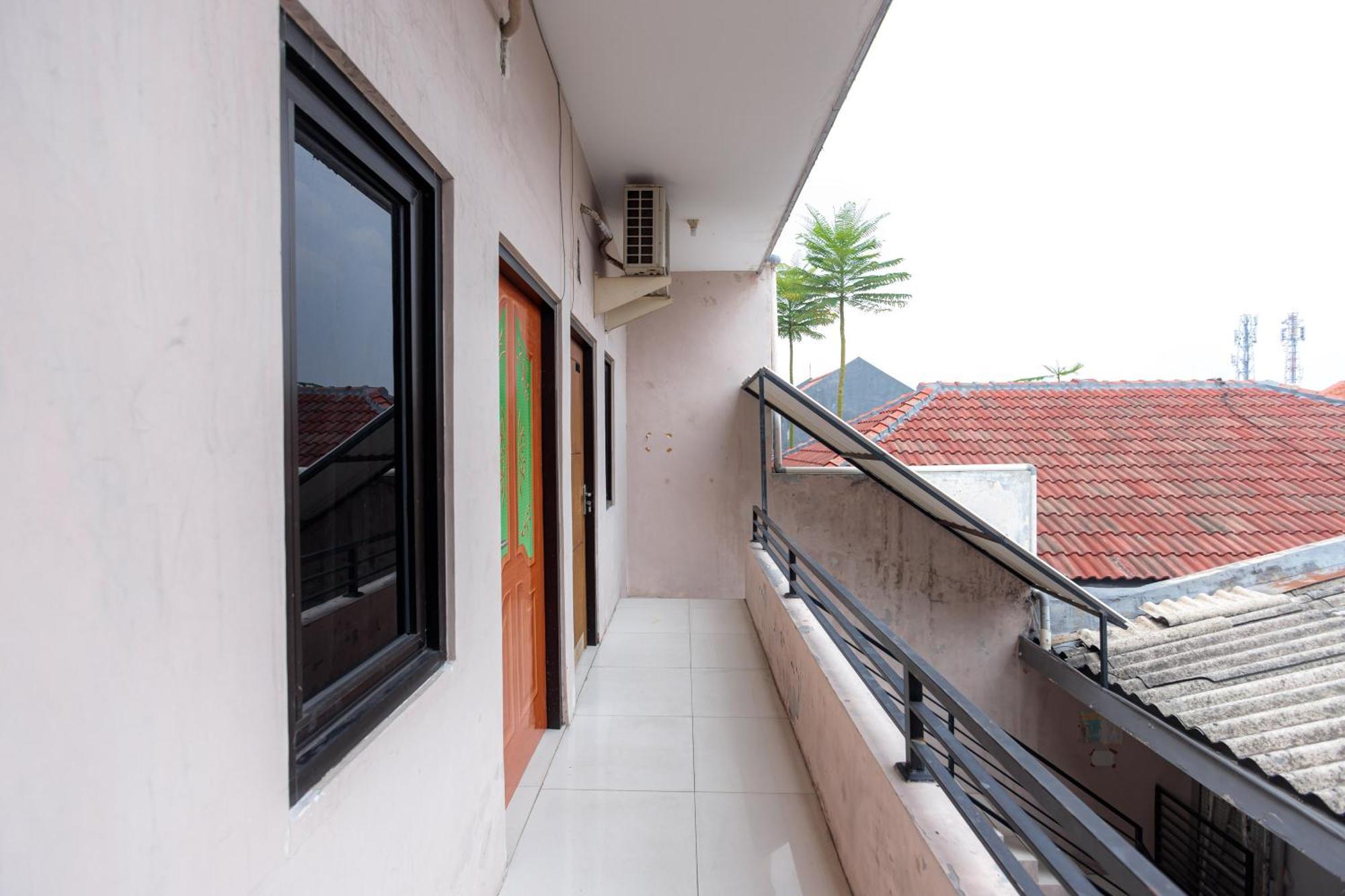 Reddoorz At Osuko Residence Sukomanunggal Jaya Sorabaya Extérieur photo