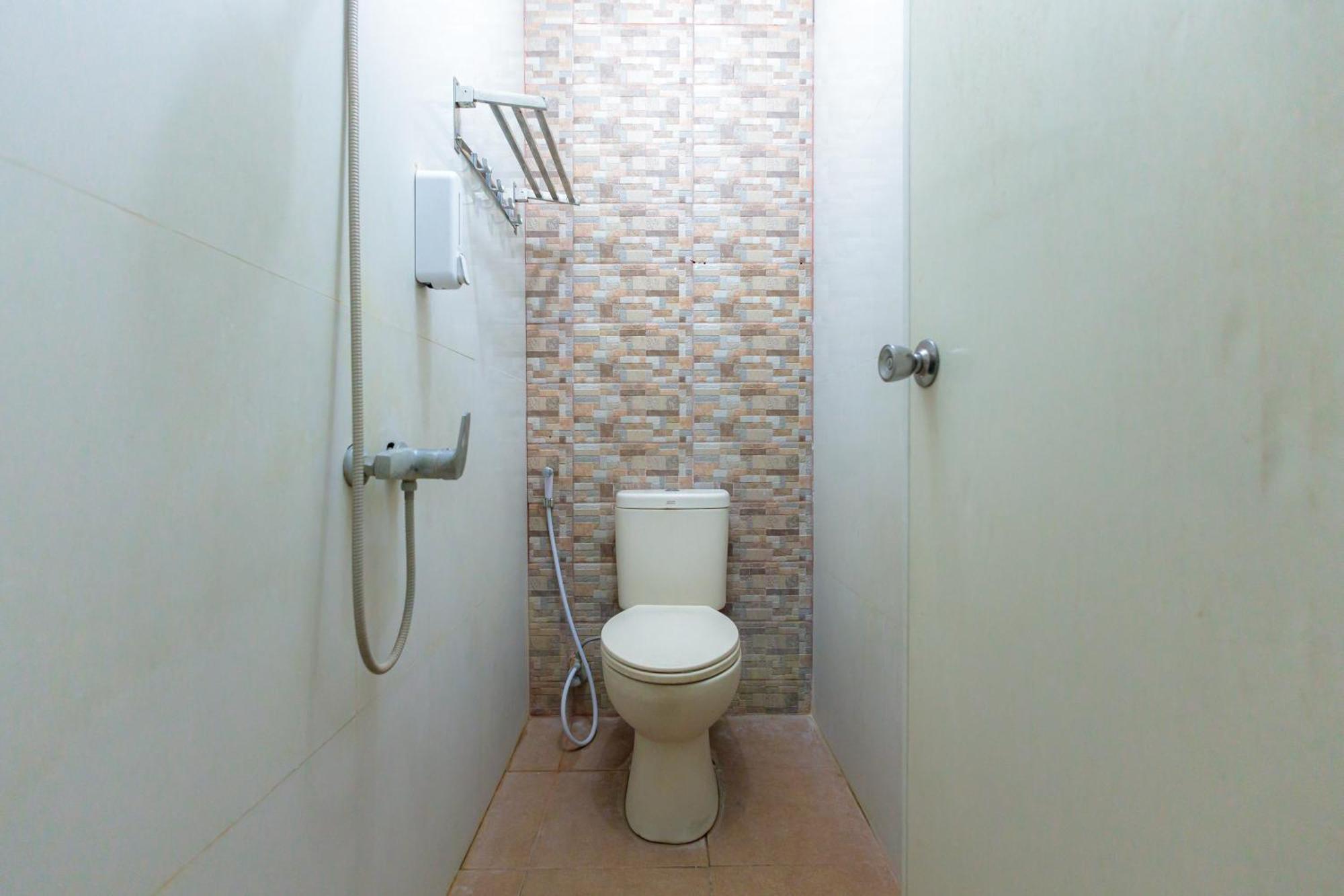 Reddoorz At Osuko Residence Sukomanunggal Jaya Sorabaya Extérieur photo