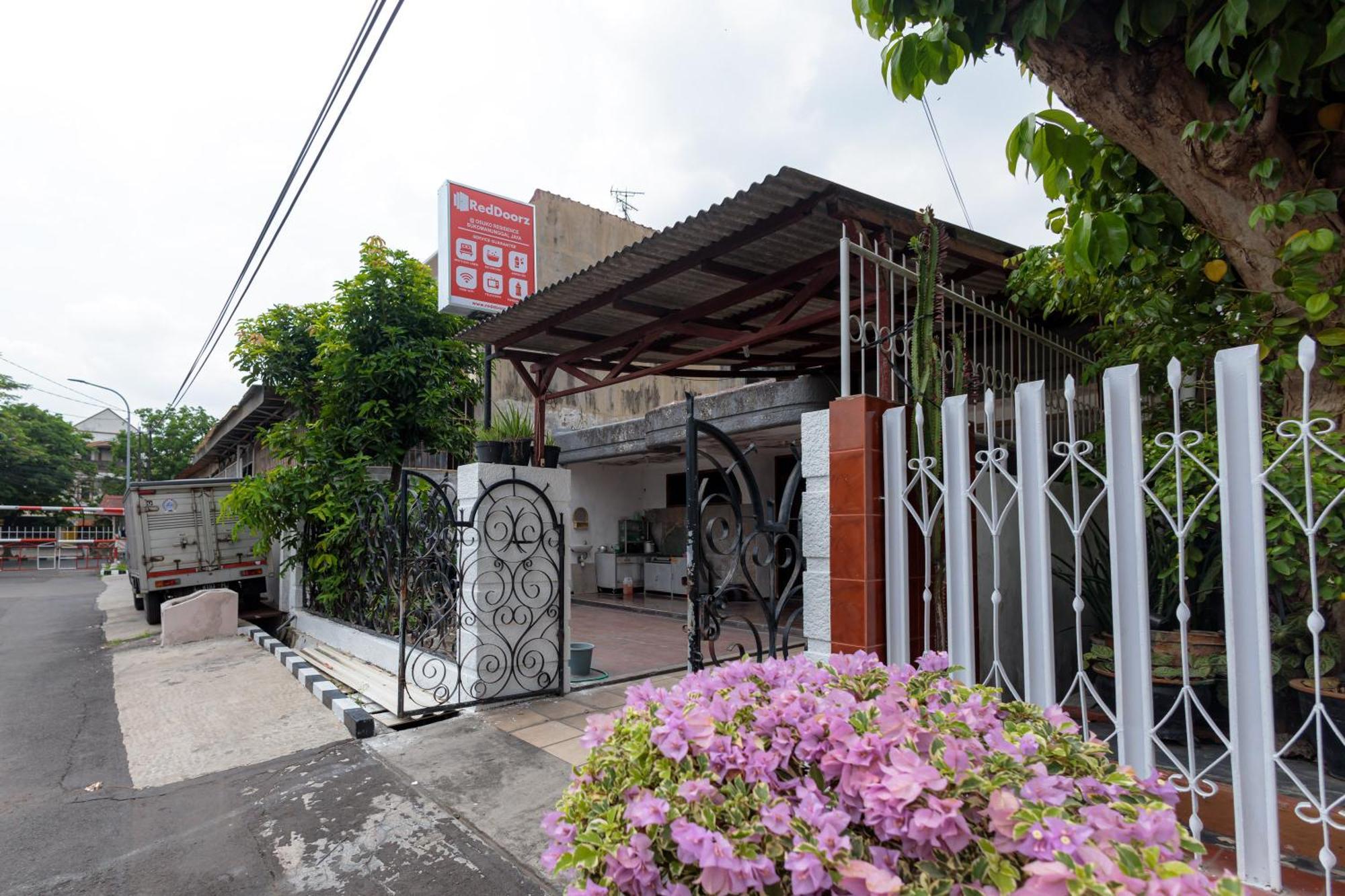 Reddoorz At Osuko Residence Sukomanunggal Jaya Sorabaya Extérieur photo